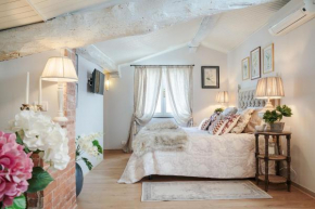 Casa Rosalba, spacious Home with Elevator along Via Guinigi inside the Lucca Walls
